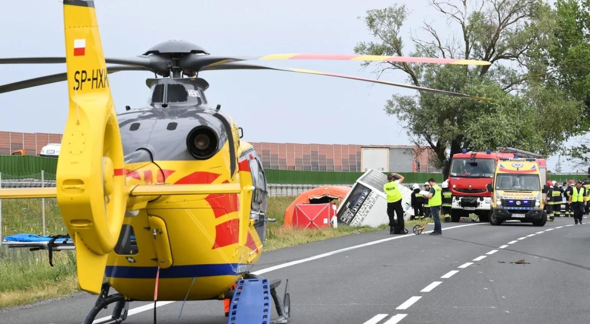 Wypadek autokaru z seniorami w Konstantynowie: dwie osoby zginęły, wielu rannych