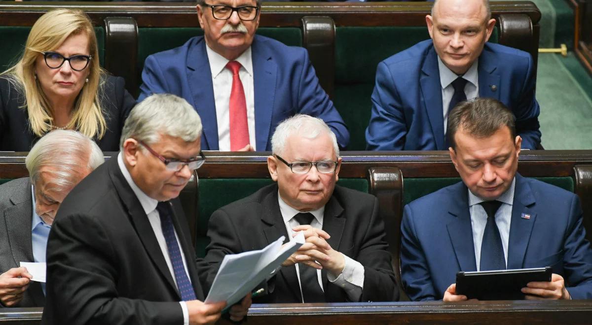 Sondaż: PiS utrzymuje wysokie poparcie