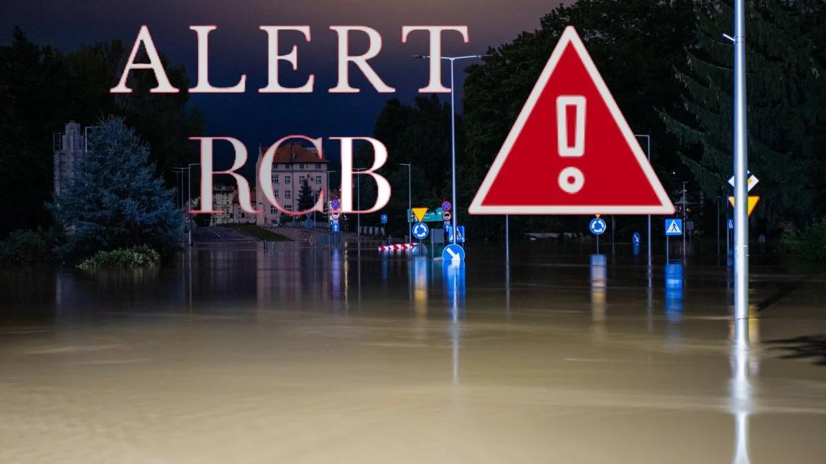 Nowy alert RCB. "Nawalne opady deszczu, nie zbliżaj się do rzek"