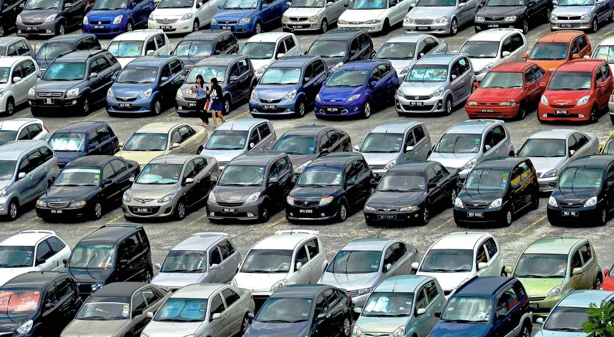 Koniec aut spalinowych? Unijny komisarz bije na alarm: gra toczy się o 600 tys. miejsc pracy