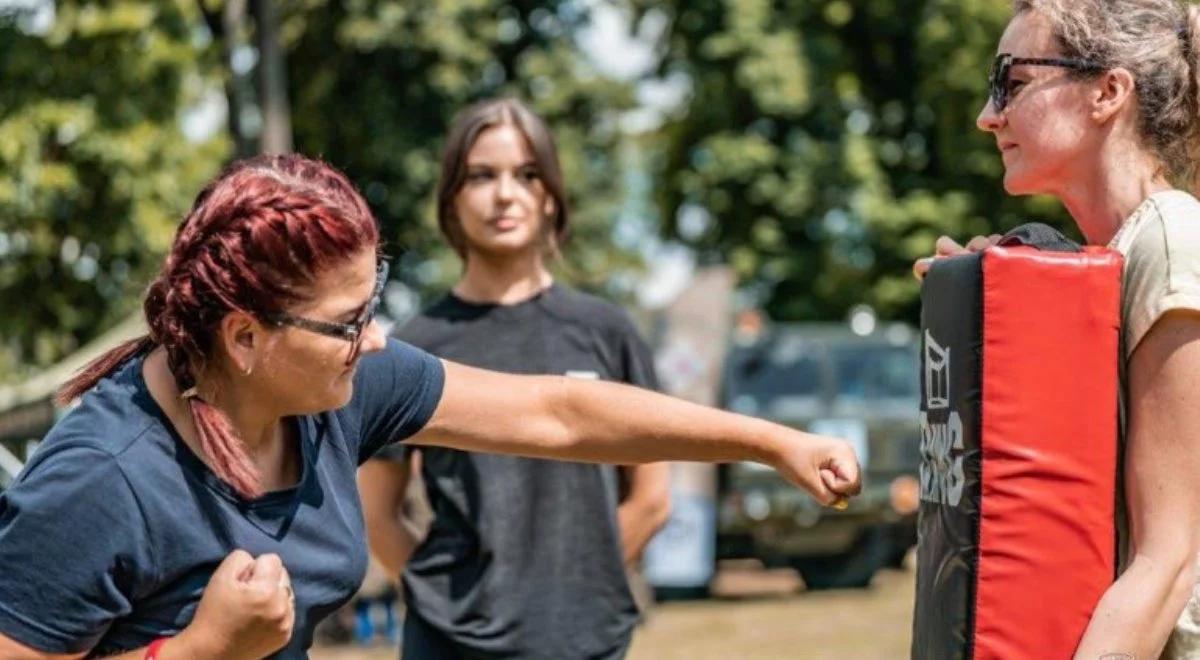 Ogromne zainteresowanie programem "Samoobrona kobiet". 6,5 tys. pań wzięło udział w ćwiczeniach MON