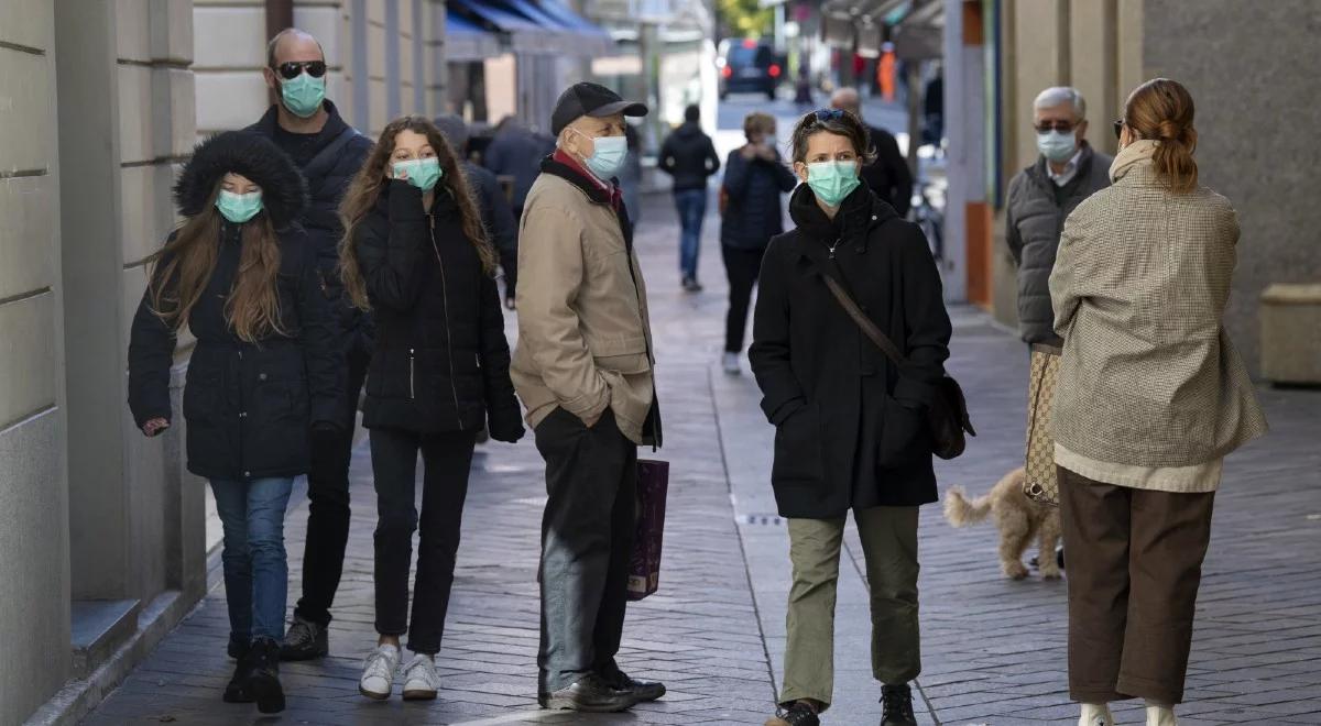 Rekordowy wzrost zakażeń w Szwecji, Rosji planuje monitoring klientów centrów handlowych. COVID-19 na świecie