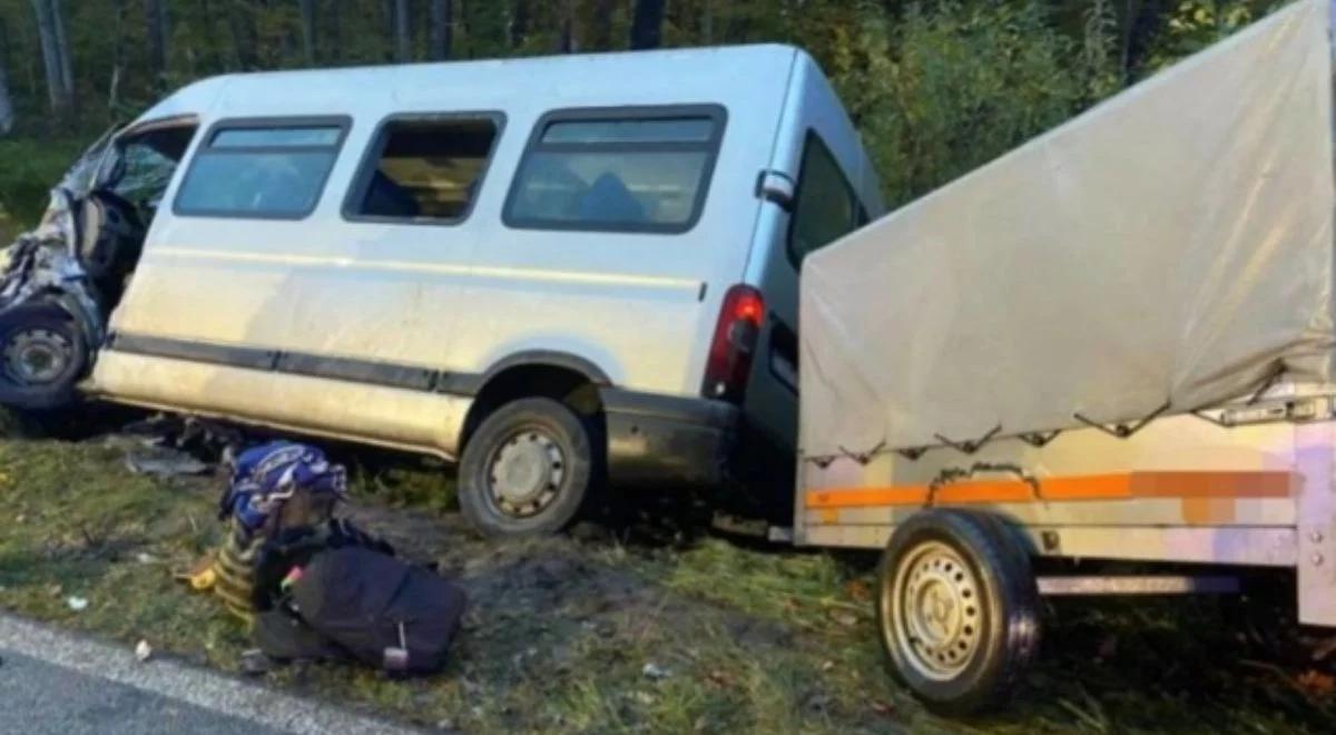 Grzybno. Zderzenie szkolnego busa z autem, lądował śmigłowiec LPR