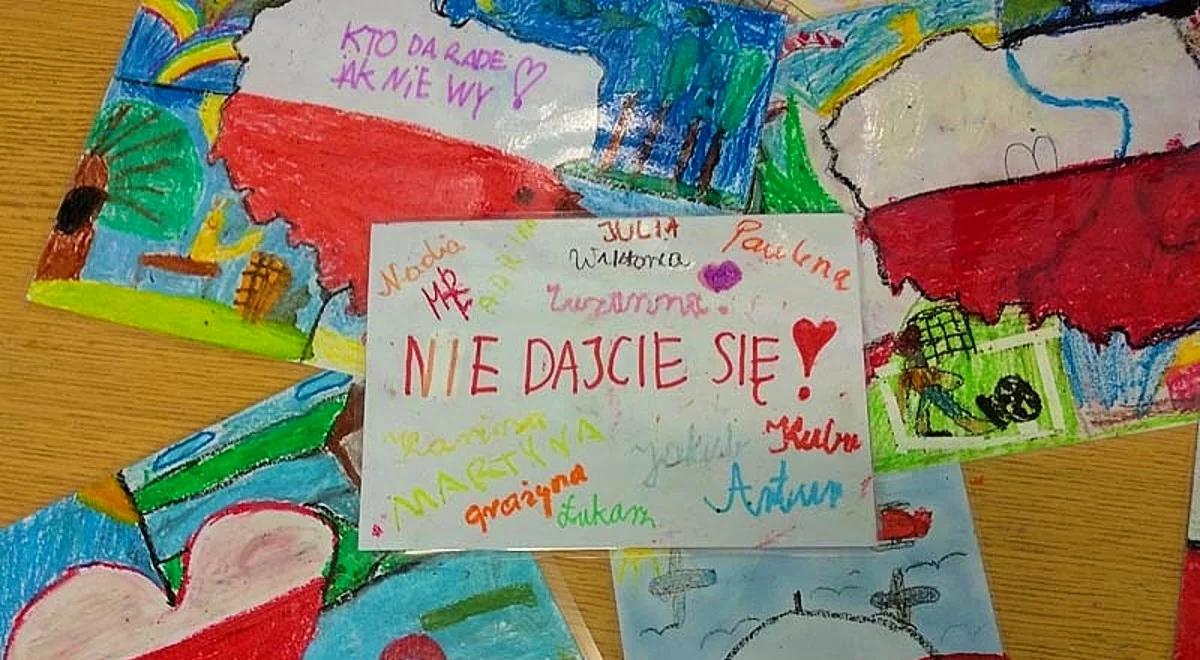 "Kartka Dla Obrońców Granic". Kilkanaście tysięcy laurek od dzieci dla polskich służb