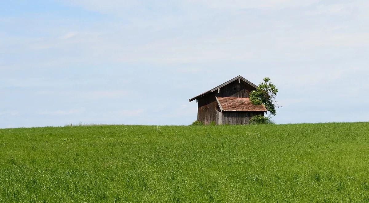 PROW 2014-2020: są pieniądze na premie za przekazanie małych gospodarstw