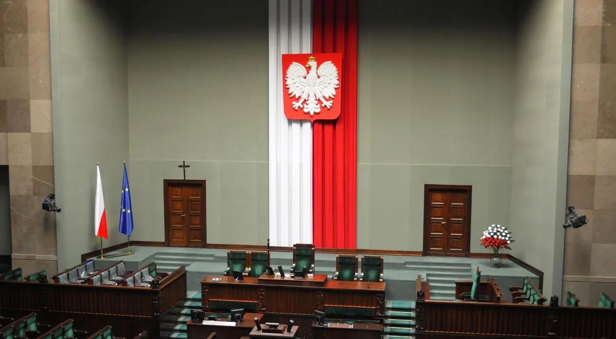 Sondaż CBOS: Polacy chcą zmian obecnego systemu politycznego