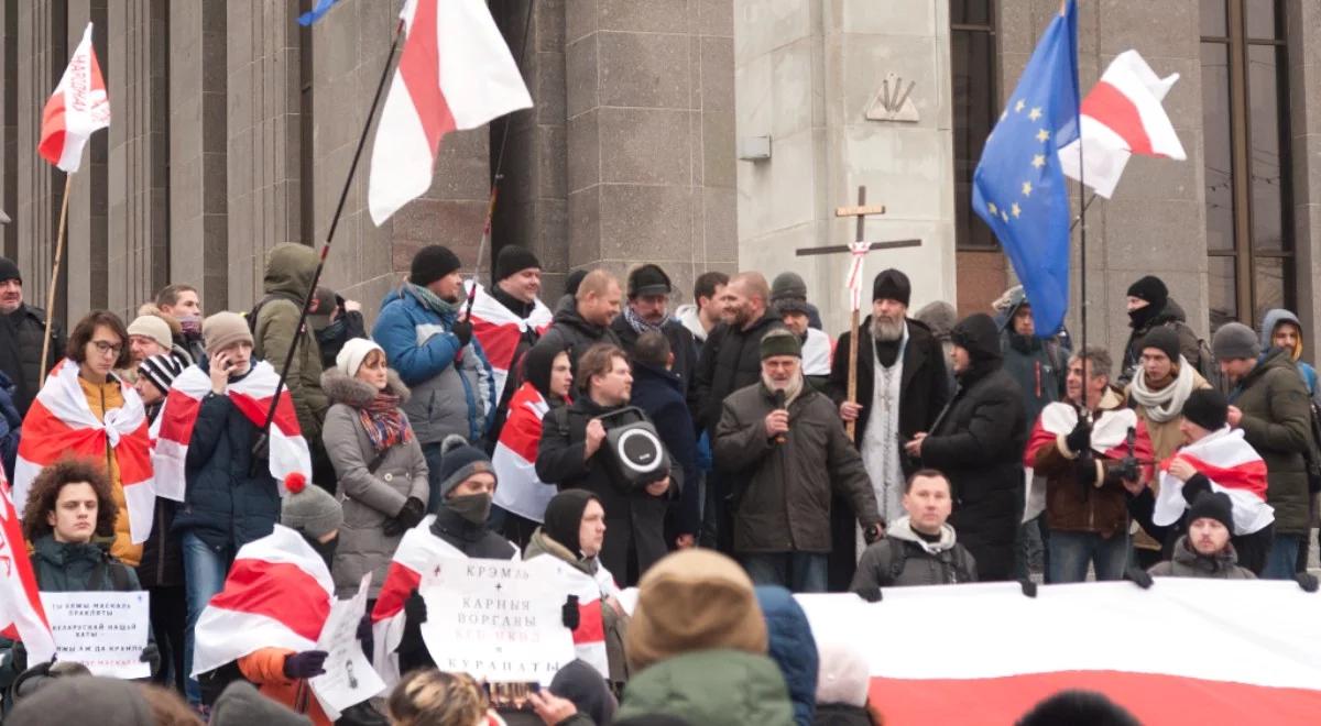 Będą kolejne sankcje dla reżimu Łukaszenki? UE potępia wyroki dla opozycjonistów na Białorusi