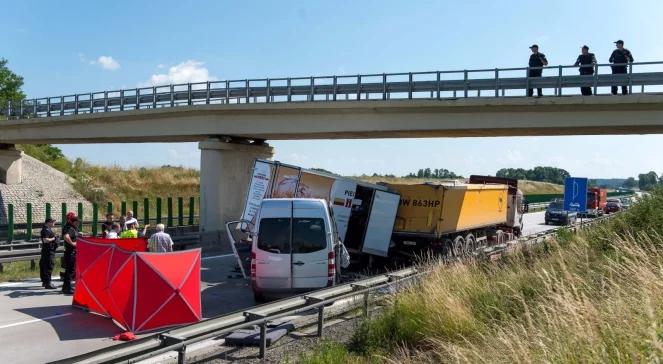 Seria wypadków na A4. Jedna osoba zginęła, trzy są ranne