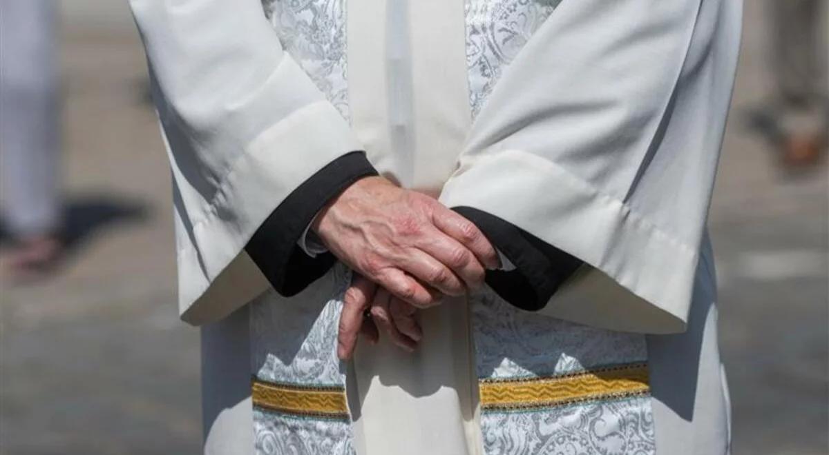 Proboszcz wyprowadził z parafii 600 tys. zł. Nie przyznaje się do winy