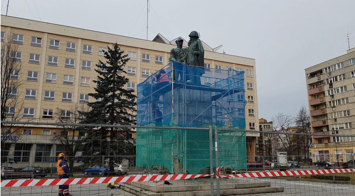 "Do pierwszej próby demontażu doszło już w 1956 roku". W Legnicy w końcu rozebrano pomnik wdzięczności Armii Radzieckiej 