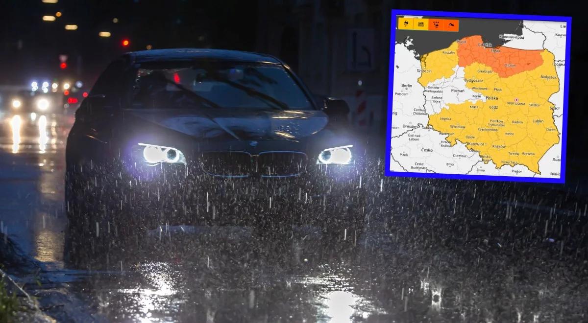 Porywisty wiatr, deszcz i mżawka. Kierowcy - uważajcie. GDDKiA ostrzega
