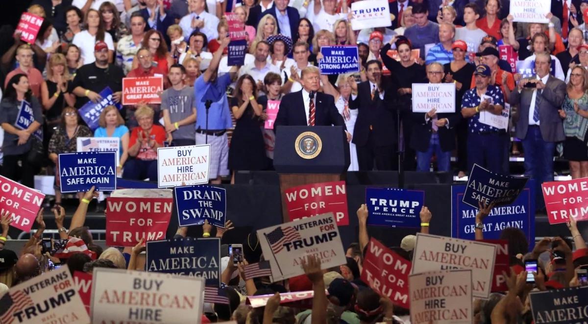 USA: Trump przemawiał w Phoenix, zamieszki po wiecu