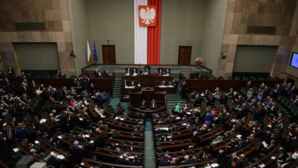 Zmiany w finansowaniu partii. Opozycja złożyła dwa projekty