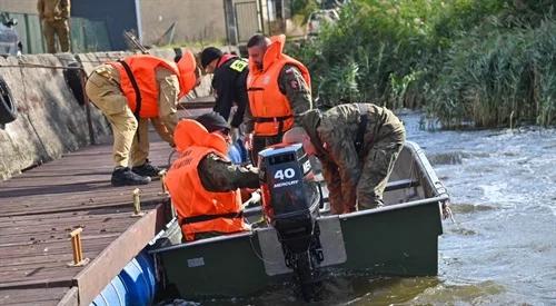 Czternaście stacji hydrologicz...