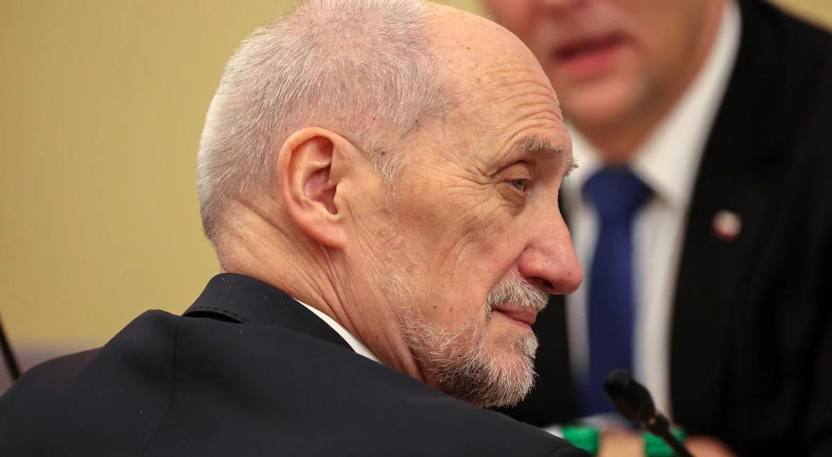 Podkomisja smoleńska niszczyła dowody? Macierewicz odpiera zarzuty wiceszefa MON