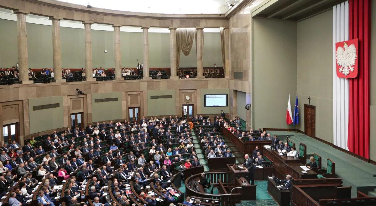 Zdecydowana przewaga Zjednoczonej Prawicy. Opozycja daleko w sondażach