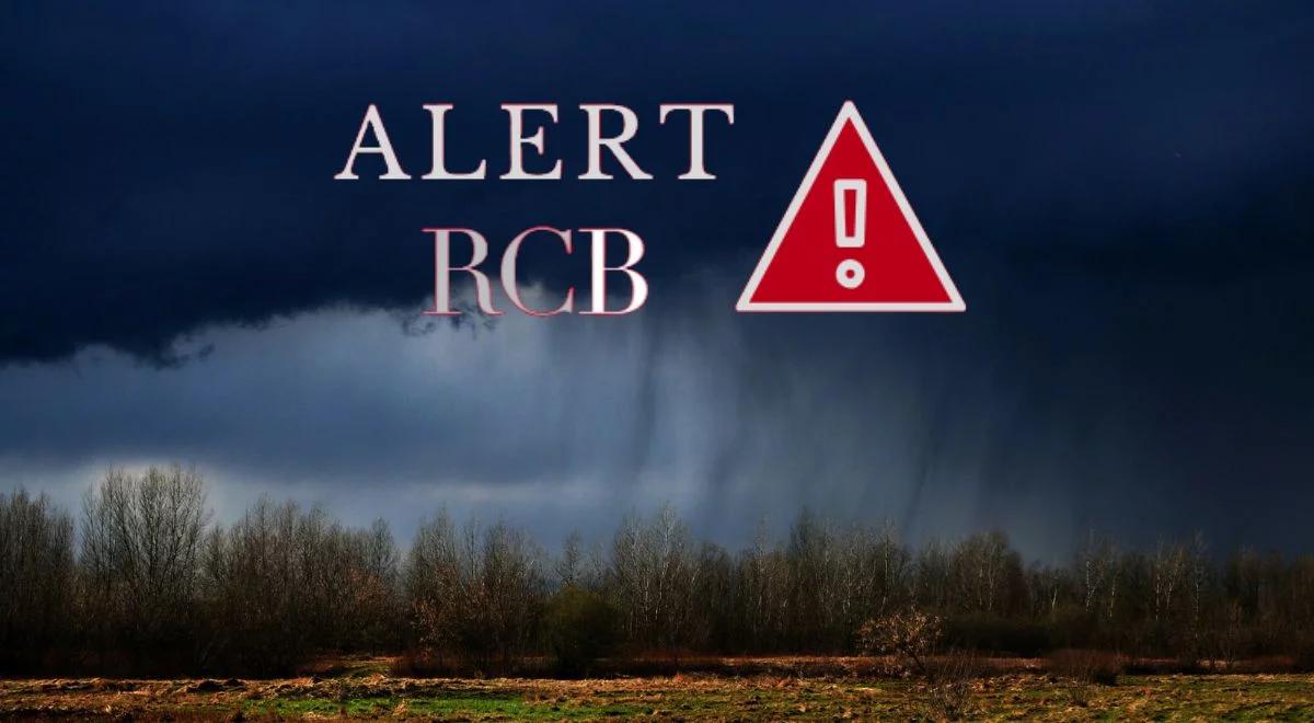 Pilny alert RCB. Nawalne opady deszczu i gwałtowne wezbrania rzek
