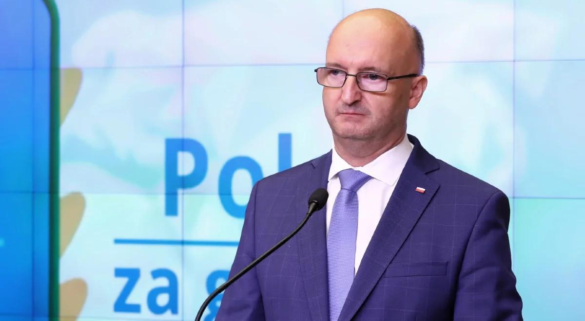 Wiceszef MSZ ostrzega niezaszczepionych przed wyjazdami za granicę