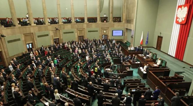 Kolejny sondaż pokazuje przewagę PiS nad PO