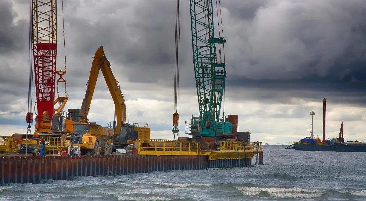 Statek Fortuna ponownie układa Nord Stream 2 pod Bałtykiem. Prace trwają mimo groźby sankcji