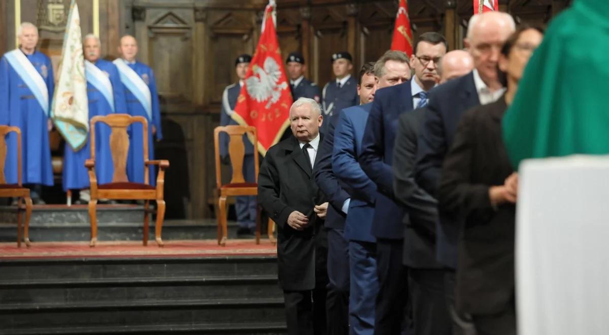 Msza w intencji ofiar katastrofy smoleńskiej z udziałem polityków PiS