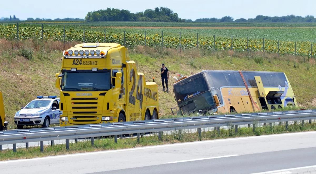 Serbia: wypadek polskiego autobusu. Trzy osoby wciąż w szpitalach, kierowca zatrzymany przez policję