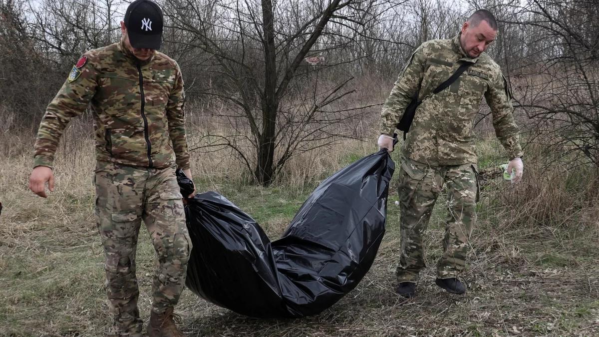 Rosyjskie "mięsne fale" pod Bachmutem. Kilka warstw ciał najeźdźców