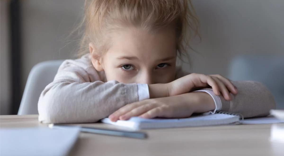 Narastający problem samobójstw wśród dzieci. Psycholog: to pokazuje, że świat dorosłych nie spełnia swojej roli