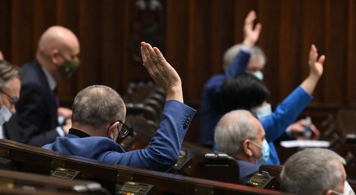 "Przeciąganie głosowania jest bezzasadne". Prof. Andrzej Gil o przyjęciu KPO