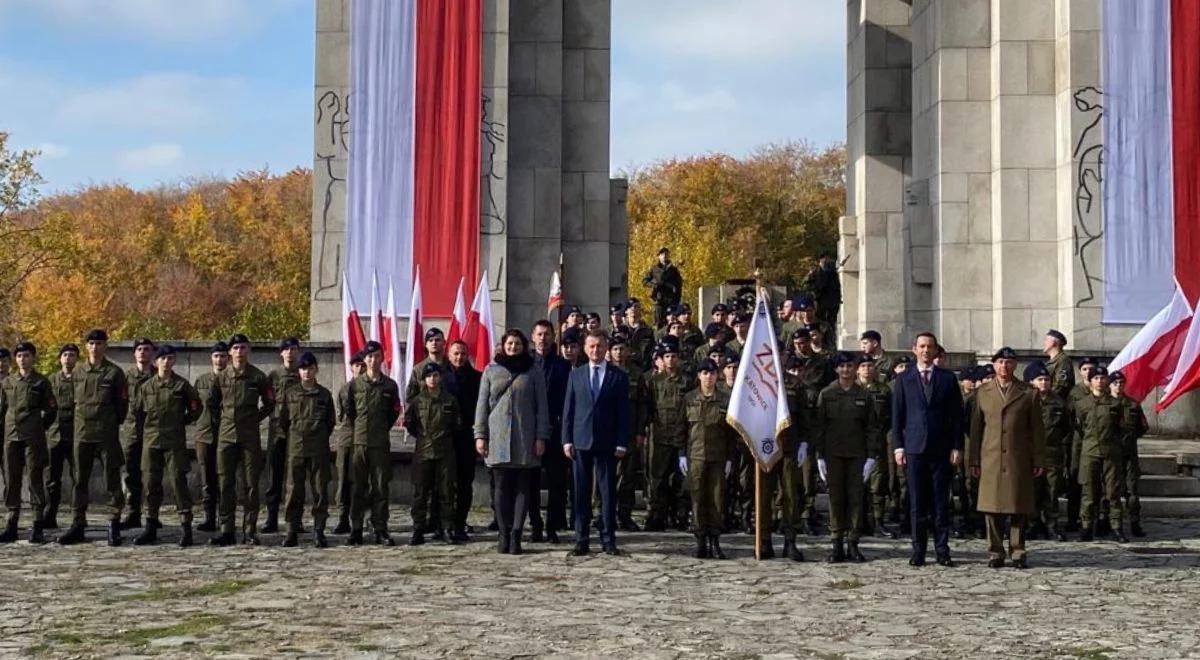 Szef MON wziął udział w ślubowaniu klas mundurowych. "Bezpieczeństwo jest warunkiem kluczowym dla rozwoju Polski"