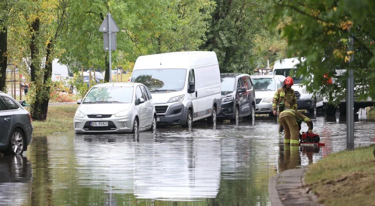 Zalane ulice. Lepiej zostawić auto w wodzie, niż ryzykować