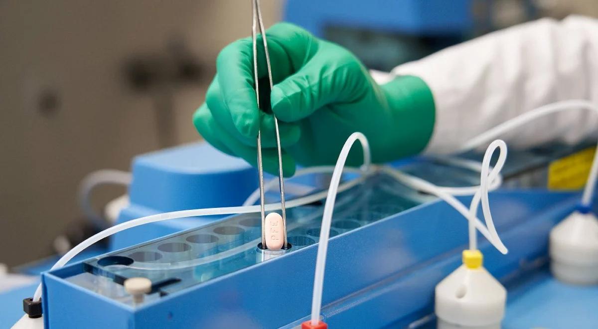 Doustny lek na COVID-19 od firmy Pfizer. EMA wydała rekomendacje