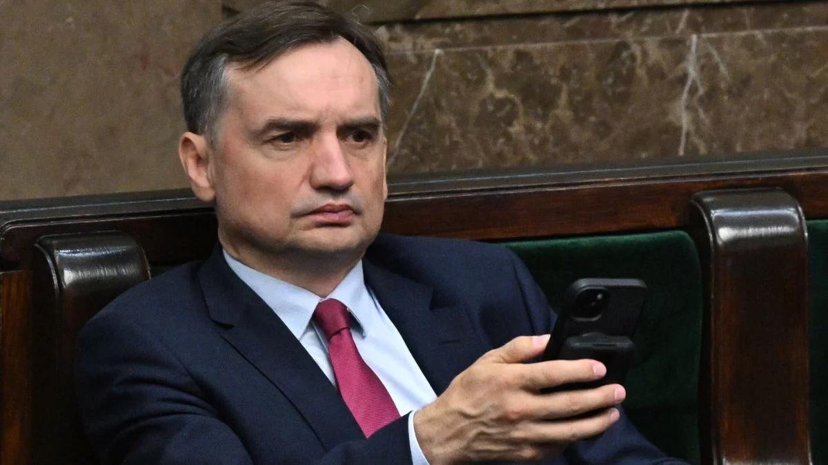 Przymusowe doprowadzenie Ziobry przed komisję ds. Pegasusa. Posłowie zdecydowali