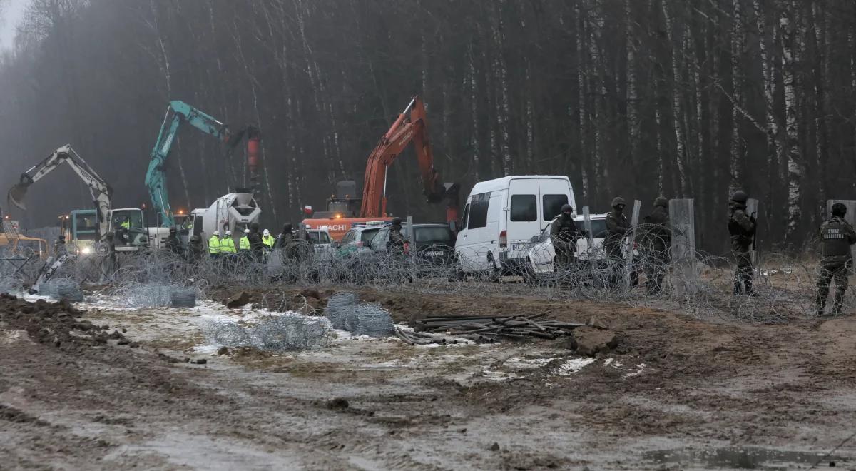 Budowa zapory na granicy. MSWiA zapewnia: nie zostanie wycięte żadne drzewo