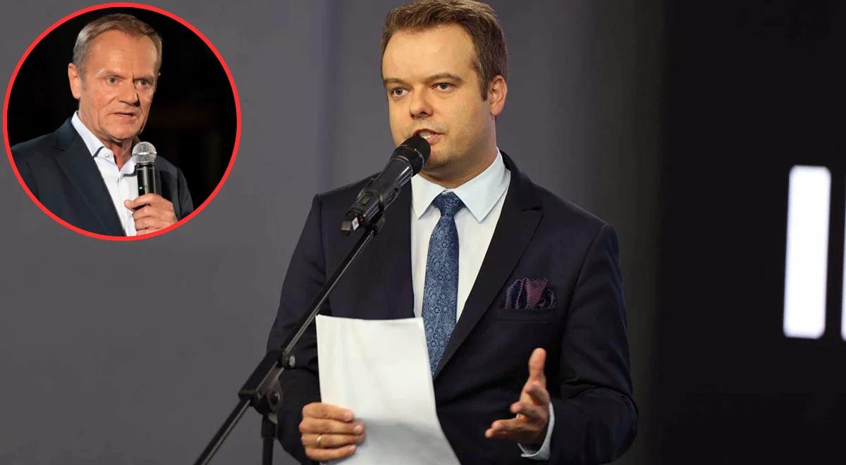 Tusk mówi o "interesach z Rosją". Bochenek: on nic się nie zmienił, polityka resetu będzie kontynuowana