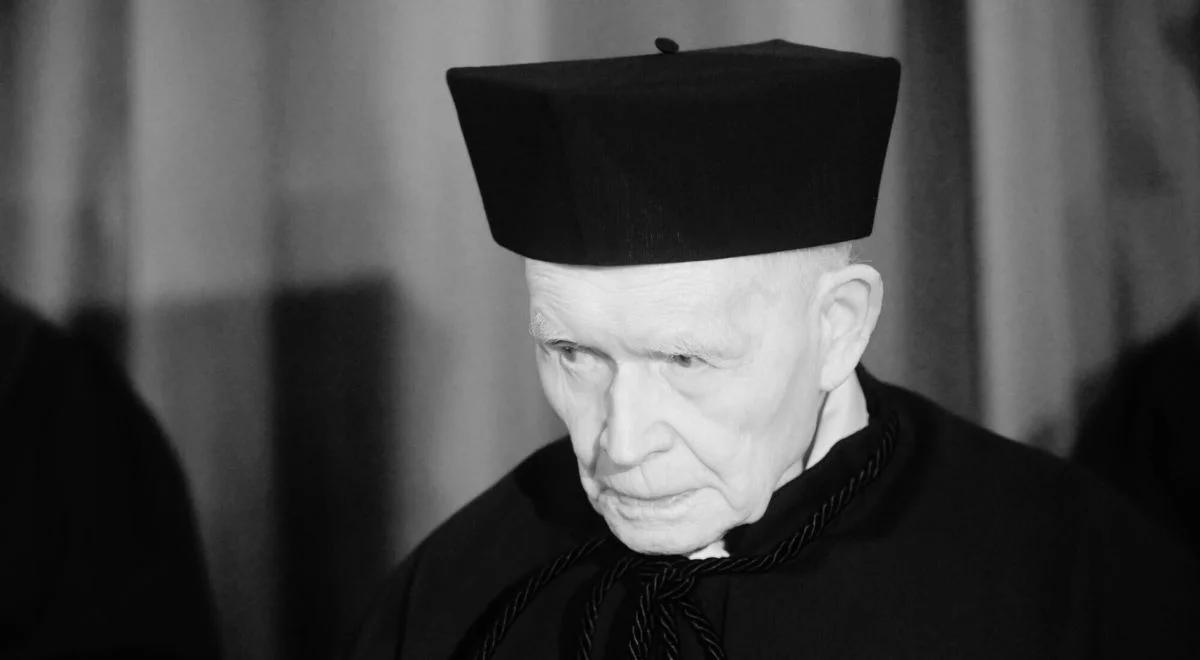 Politycy żegnają prof. Adama Strzembosza. "Przyzwoitość i odwaga"