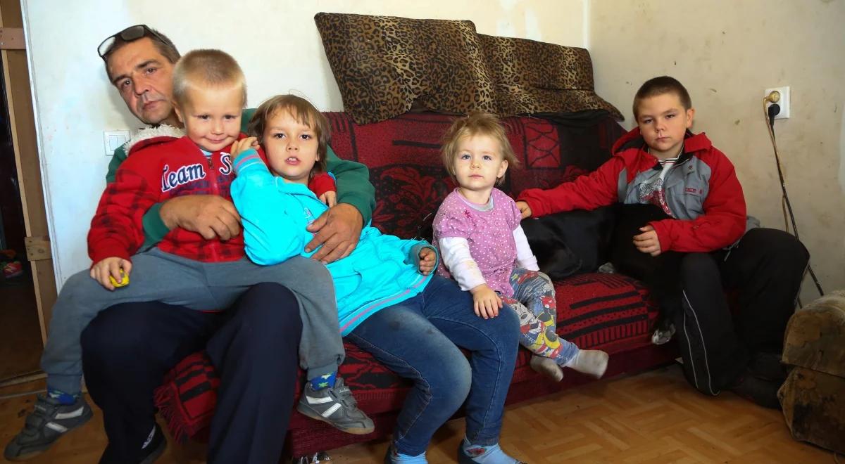 Łódź: odbiorą ojcu szóstkę dzieci? Sąd nie podjął decyzji