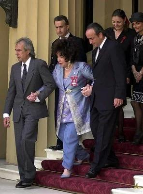 Rodzina Richarda Burtona oferuje swój grobowiec w Walii Elizabeth Taylor