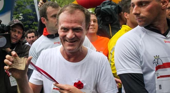 Tusk: obecna konstytucja nie jest idealna, ale szanujmy ją