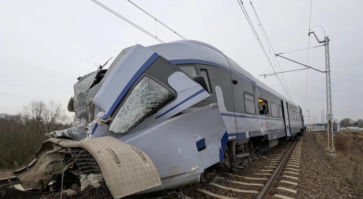 Ciężarówka wjechała pod rozpędzony pociąg. Są ranni