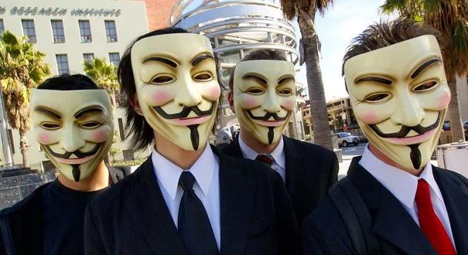Anonymous zawieszają ataki na polskie strony rządowe