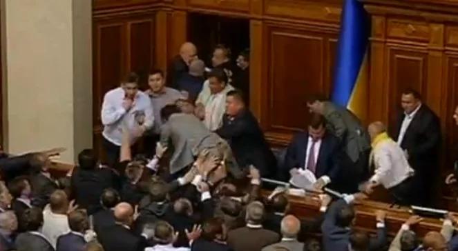 Ukraina: po bijatyce parlament zablokowany