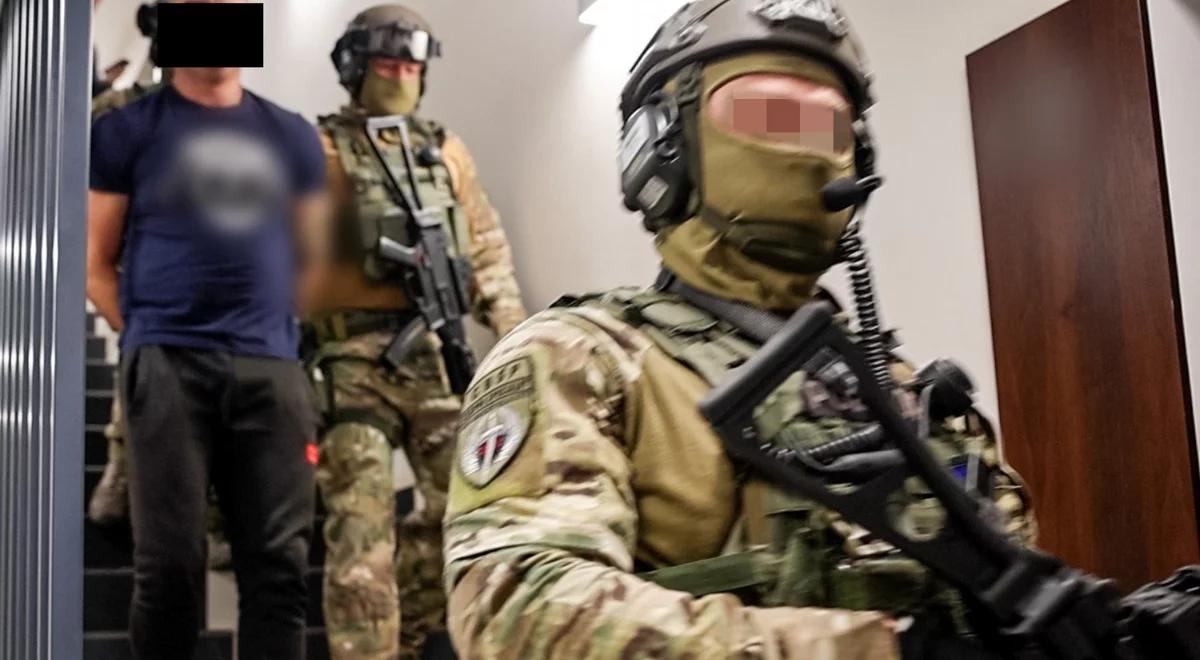 Pseudokibice przemycali tony narkotyków. Skuteczna akcja CBŚP