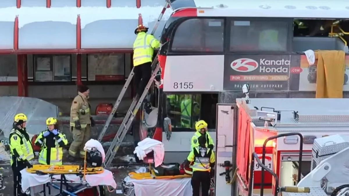 Kanada: piętrowy autobus staranował ludzi na przystanku. Są zabici