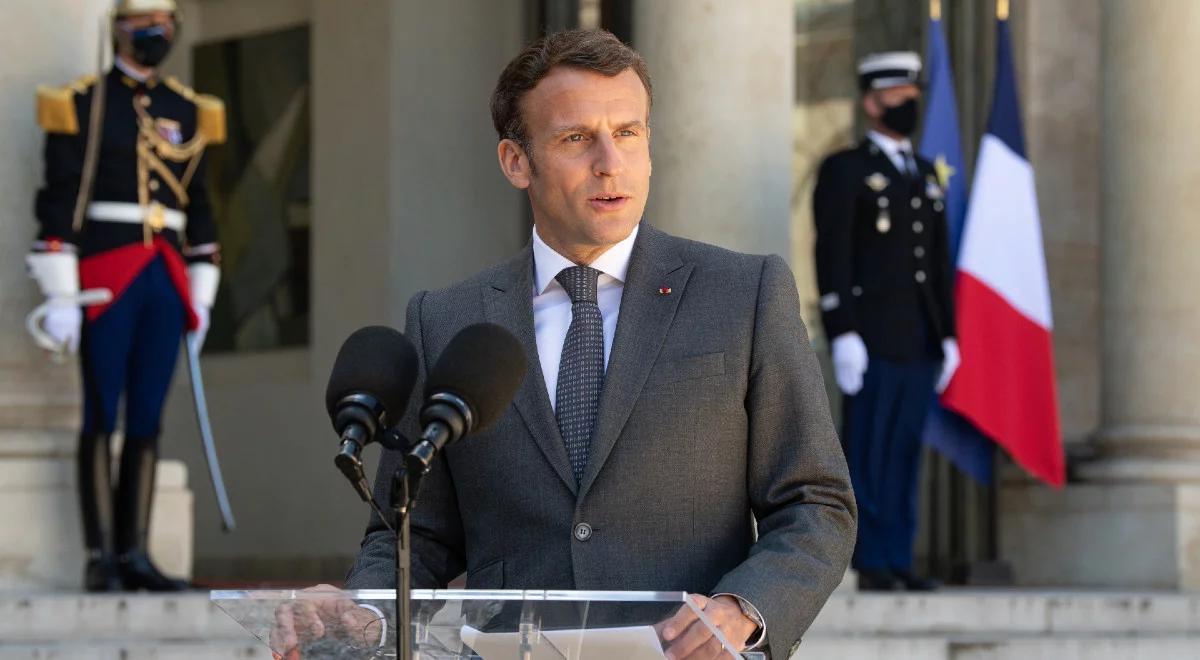 Macron: dialog z Putinem stanął w miejscu po ujawnieniu masakry w Buczy