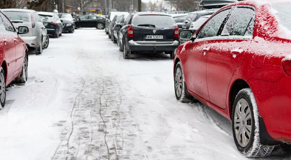 Ślisko na drogach, opady deszczu i mgły. IMGW ostrzega przed śniegiem