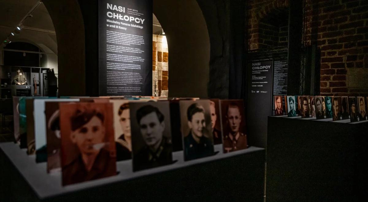 Kontrowersje wokół wystawy "Nasi chłopcy". Rzecznik rządu: nieakceptowalna