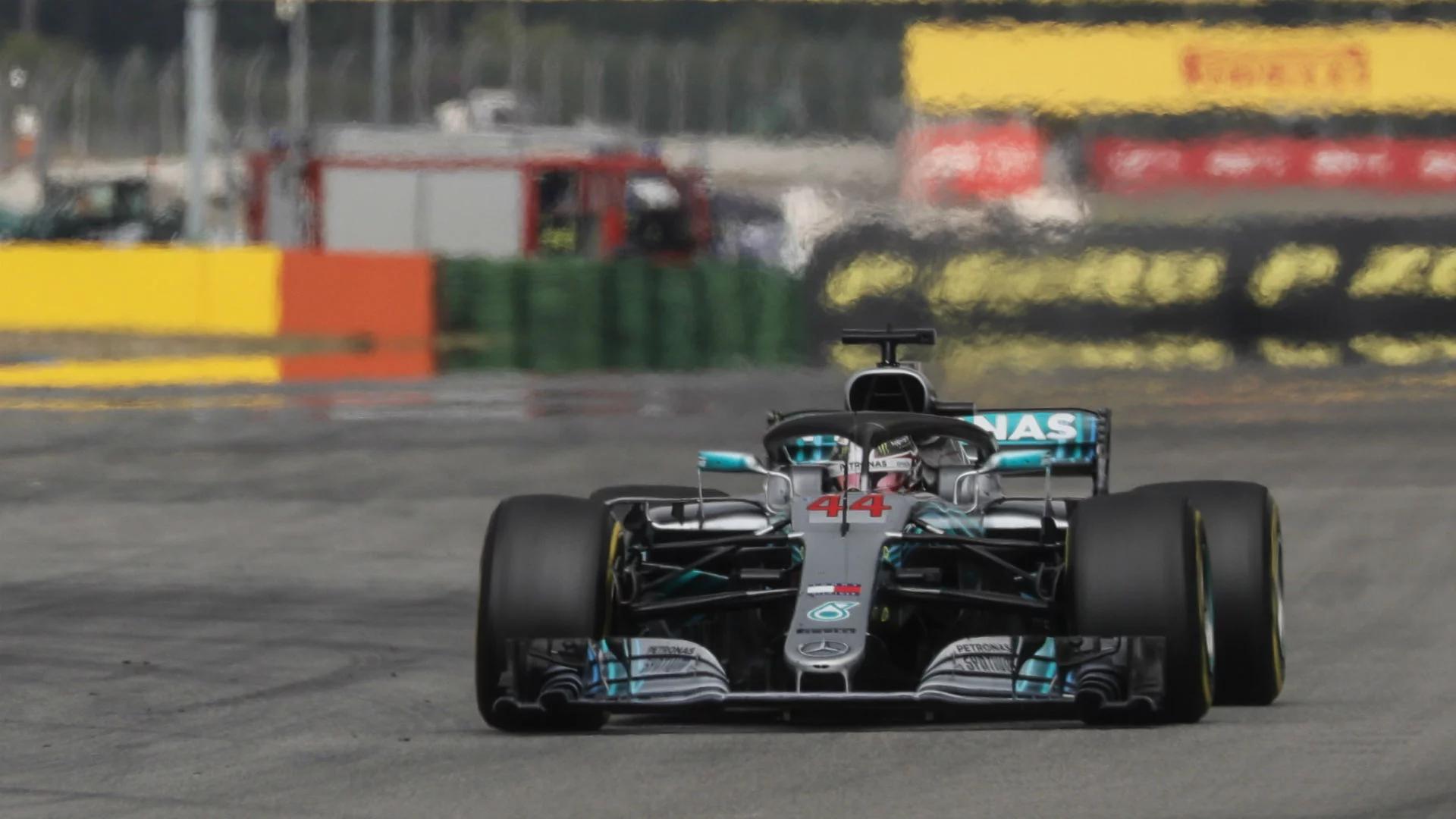 Grand Prix Niemiec: deszcz wyeliminował Sebastiana Vettela. Udany rewanż Lewisa Hamiltona