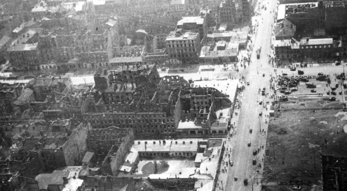 Warszawa 1945. "Biuro Odbudowy Stolicy nie brało pod uwagę  głosu ocalonych warszawian"