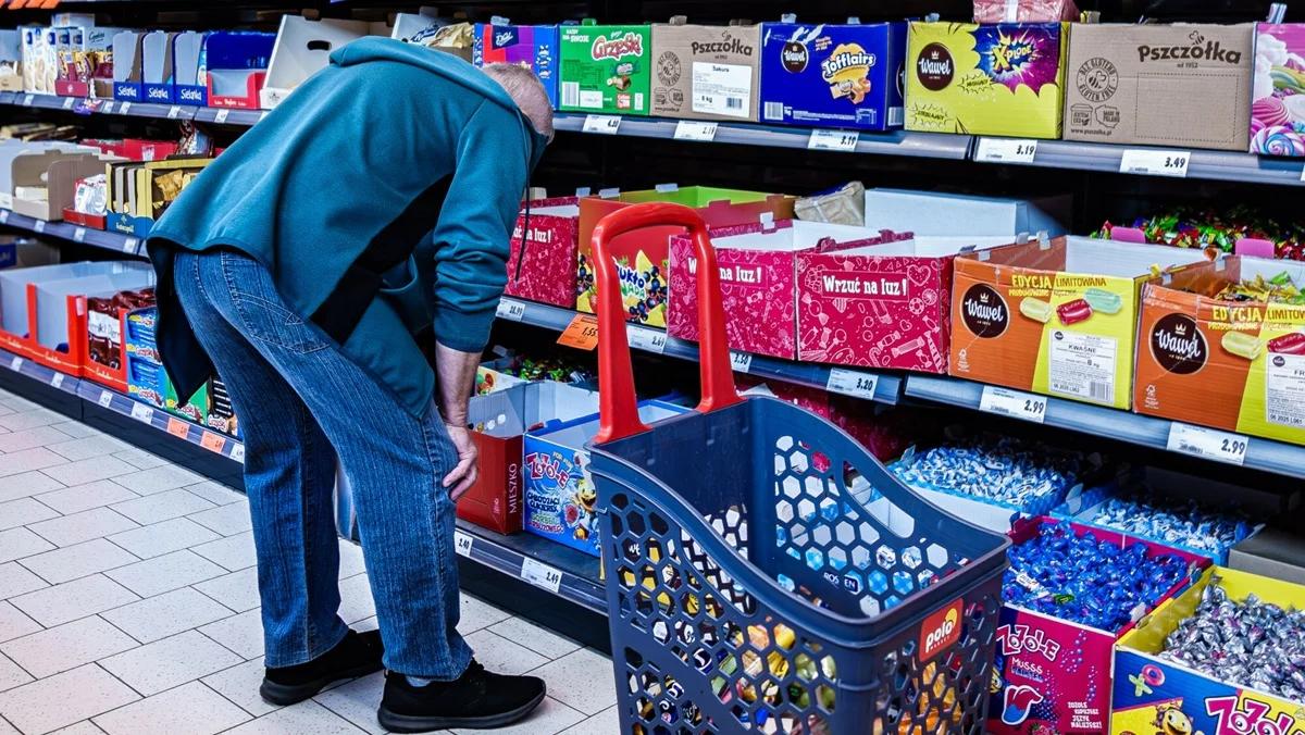 Niepokojący trend w sklepach. Nie pomogło, że część zakupów potaniała